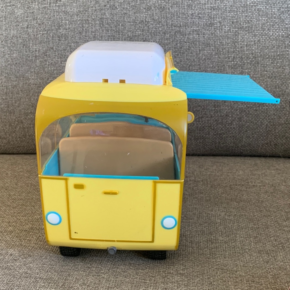 Peppa Pig Camper Adventure Van Yellow Vehicle with Figures - Picture 5 of 7